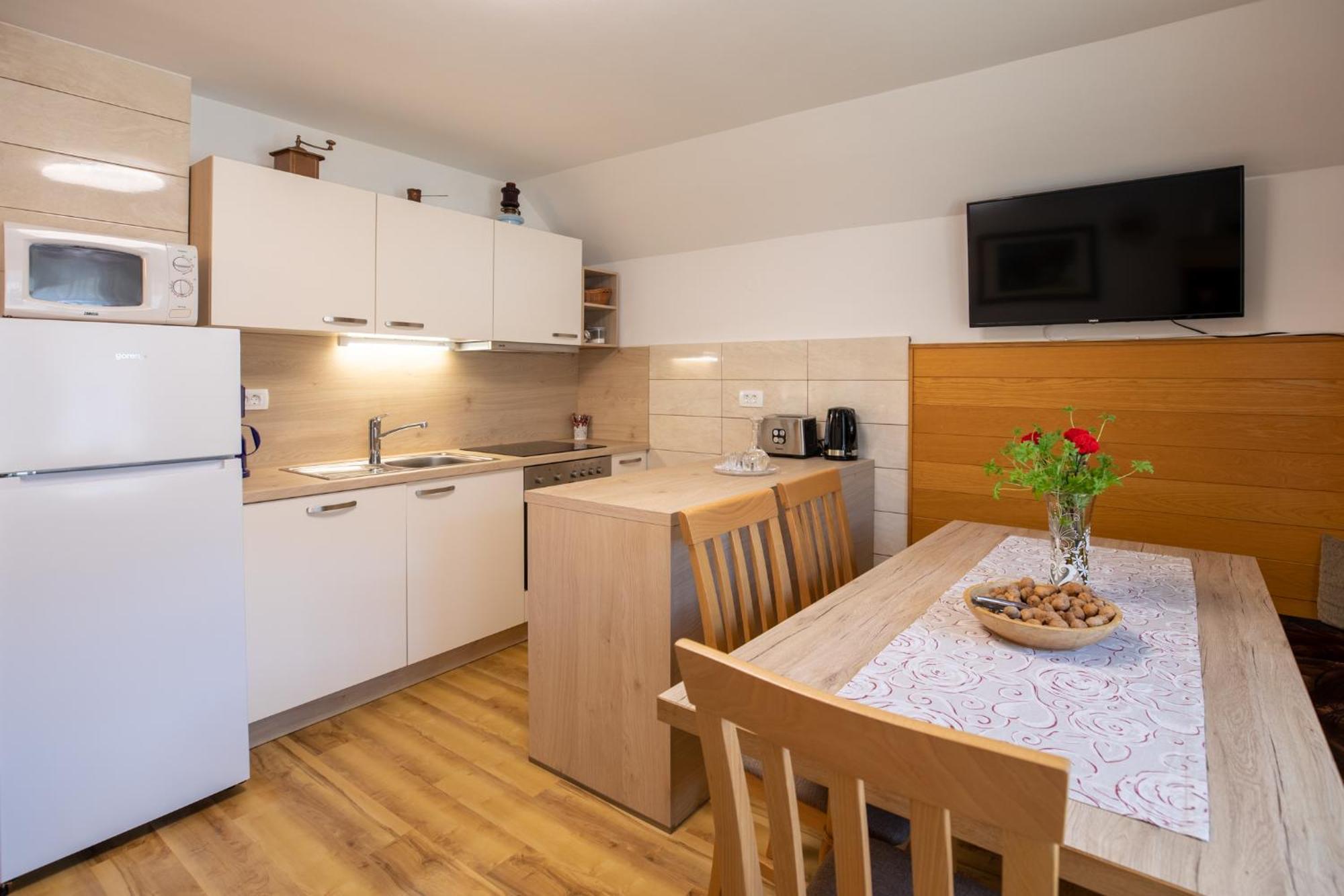 Apartmaji Prezelj 博希尼 外观 照片